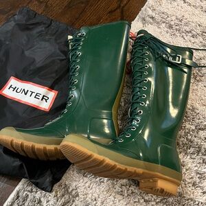 Hunter tall rain boots #puddleboots